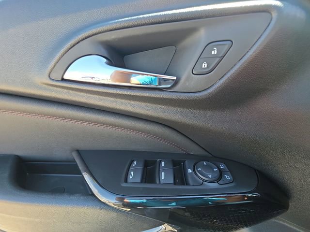 Used 2025 Chevrolet Trax RS w/ Sunroof Package image 22