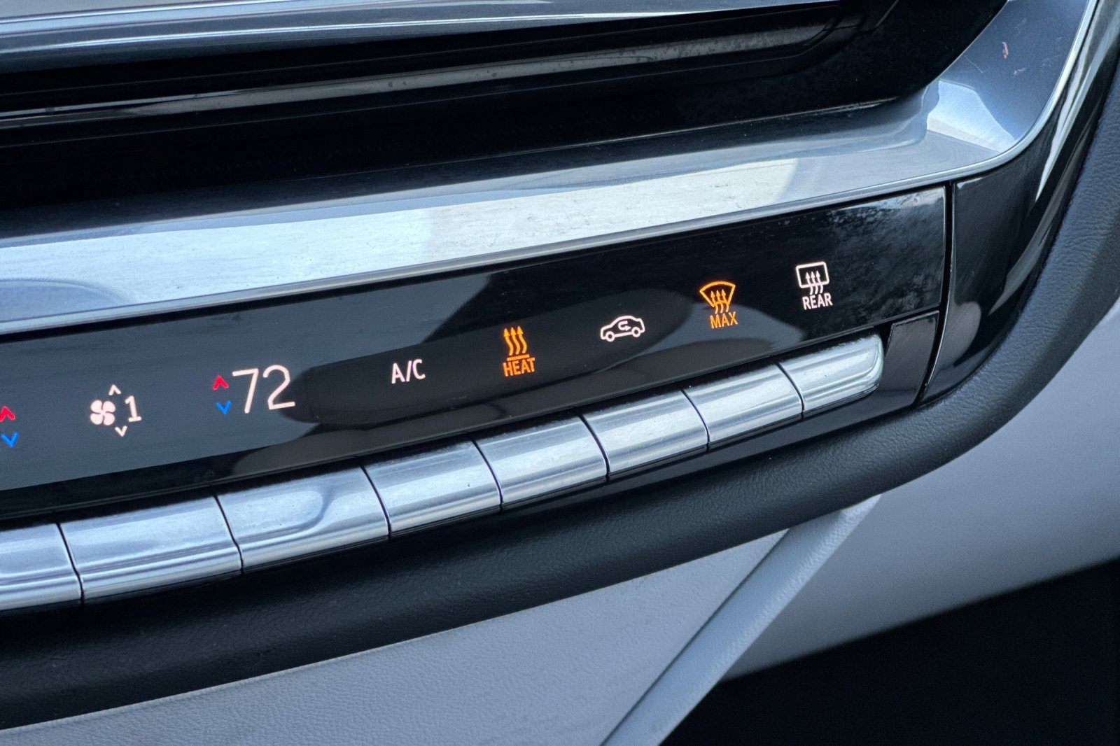 Certified 2025 Cadillac Lyriq Luxury image 28