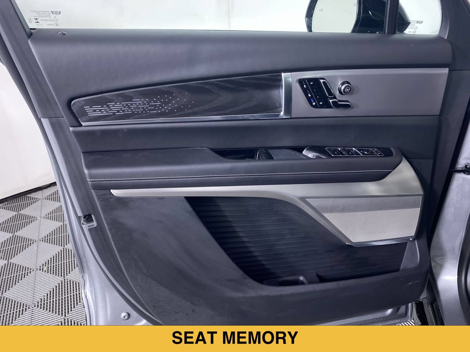 Certified 2026 Cadillac Vistiq Platinum w/ LPO, Floor Liner Package AWD/4WD image 11