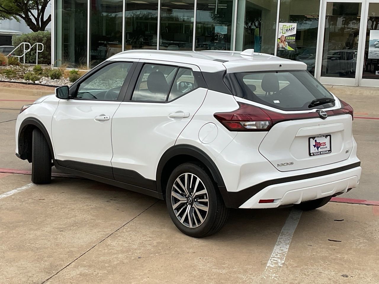 Used 2024 Nissan Kicks SV image 7