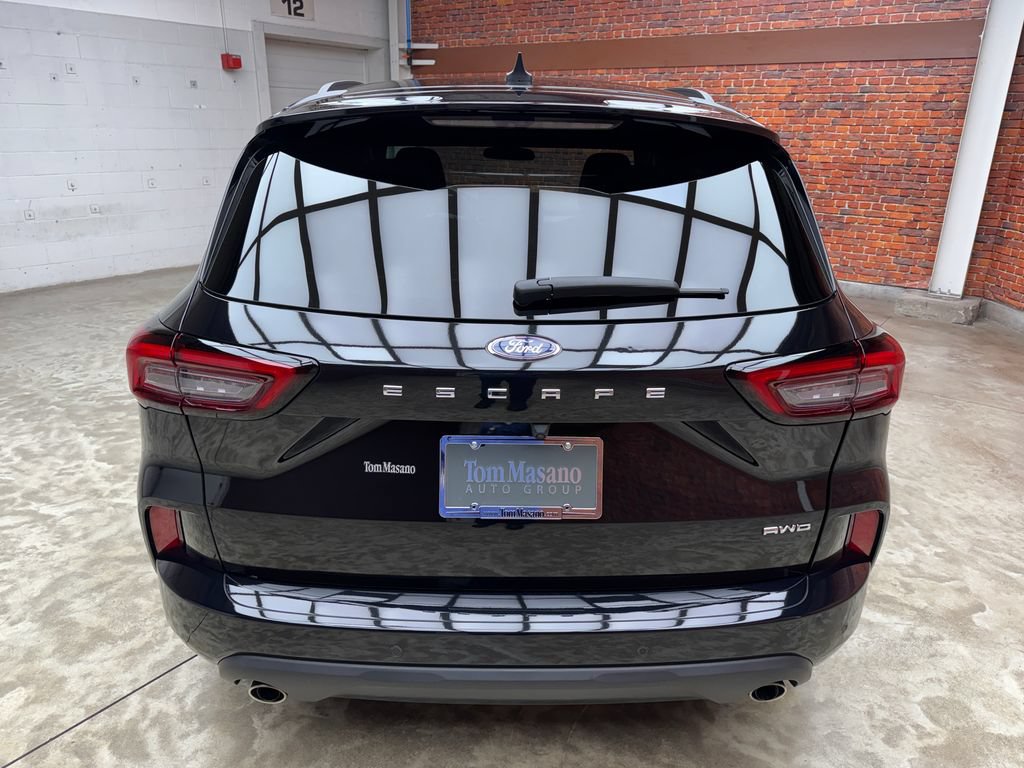 Used 2023 Ford Escape ST-Line w/ Tech Pack #1 AWD/4WD image 4