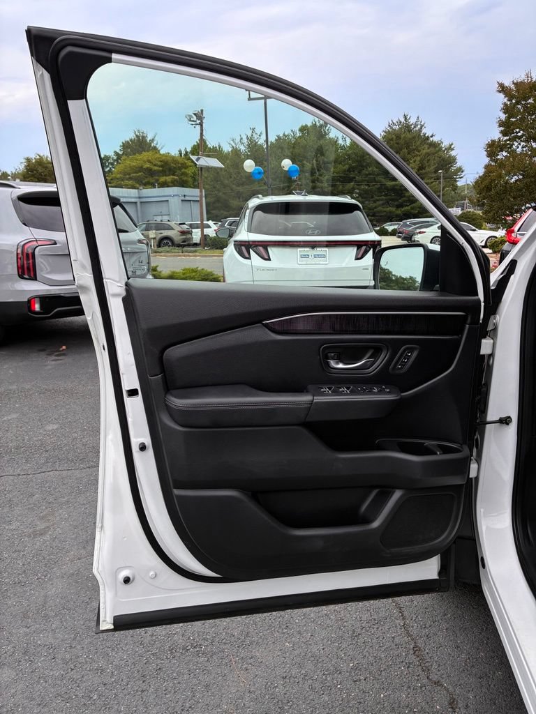 Used 2023 Honda Pilot Elite image 45