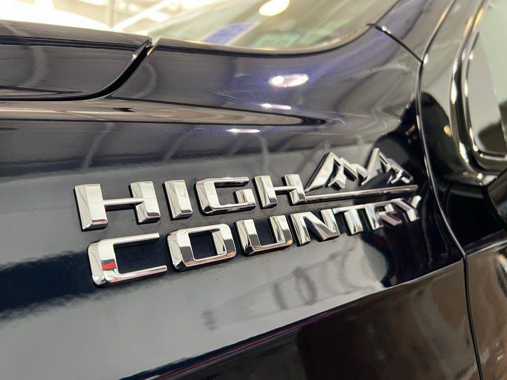 Used 2024 Chevrolet Suburban High Country AWD/4WD image 6