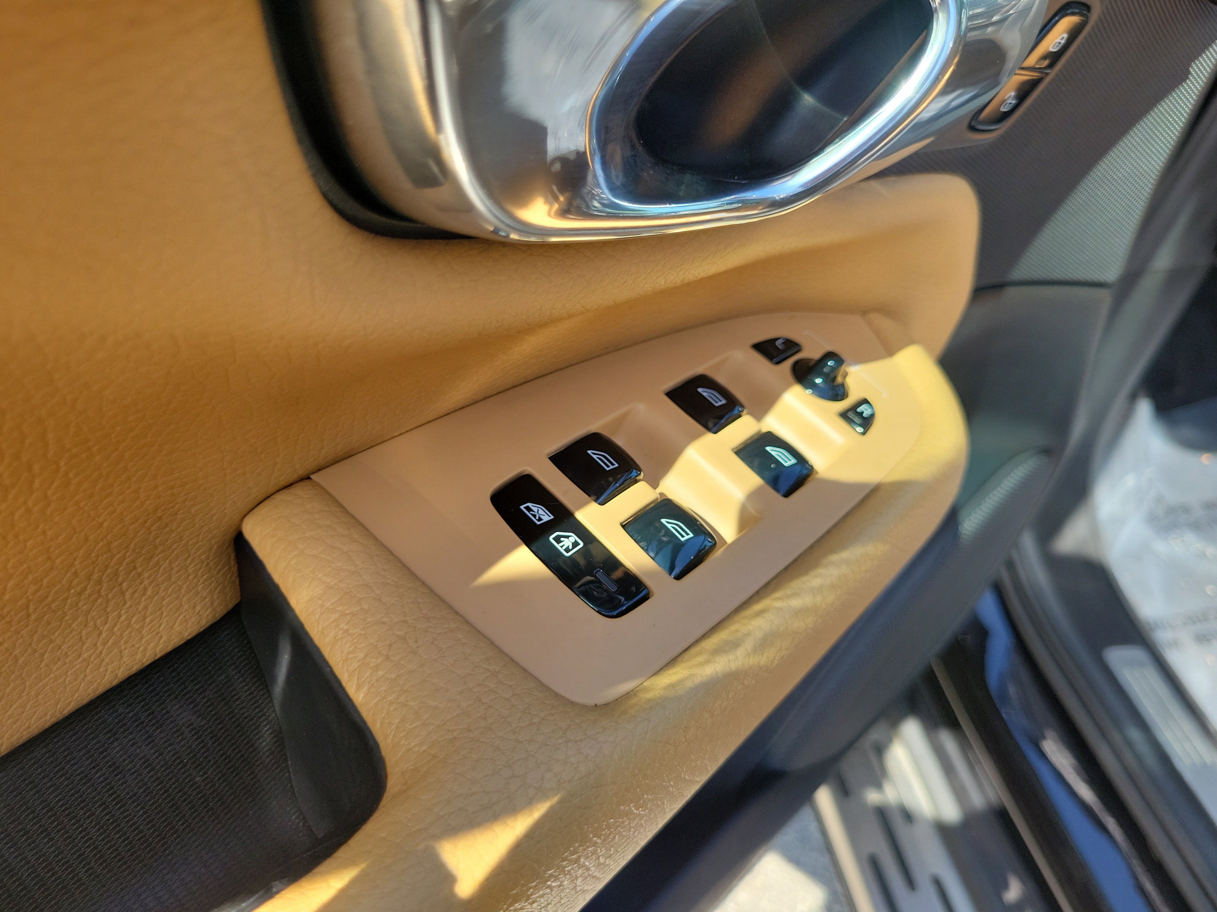 Used 2016 Volvo XC90 T6 Momentum w/ Momentum Plus Package image 24