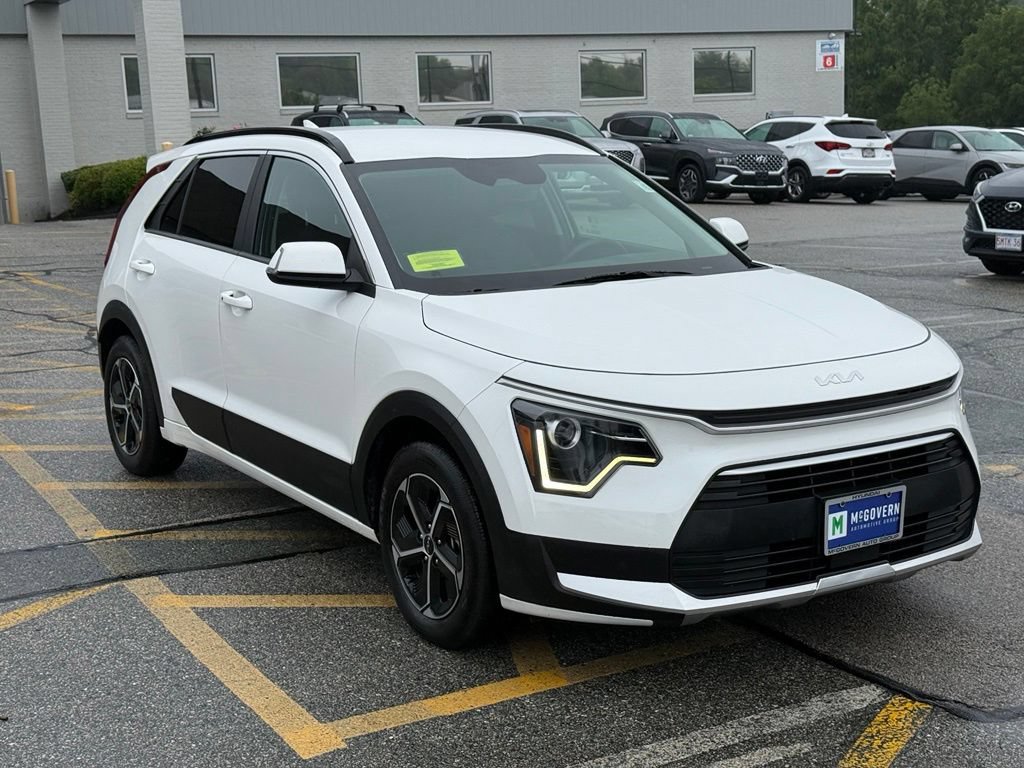 Used 2024 Kia Niro EX w/ EX Cold Weather Package FWD image 8