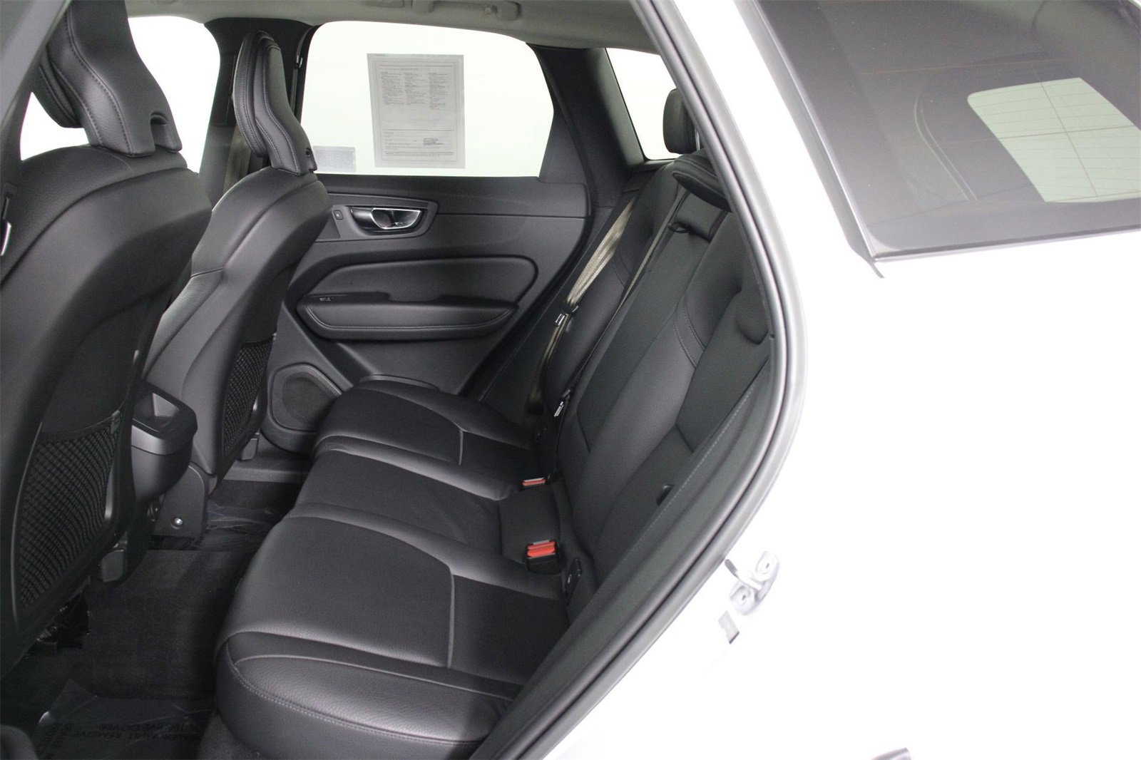 Certified 2023 Volvo XC60 B5 Plus w/ Protection Package Premier image 32