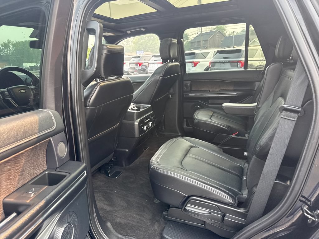 Used 2019 Ford Expedition Limited w/ Equipment Group 301A RWD image 24