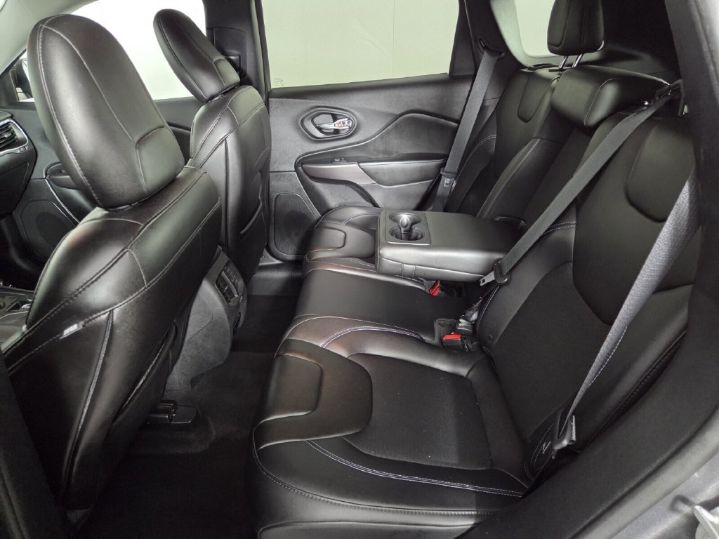 Used 2019 Jeep Cherokee Latitude Plus FWD image 22