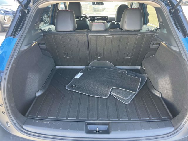 Used 2025 Nissan Kicks SR FWD image 12