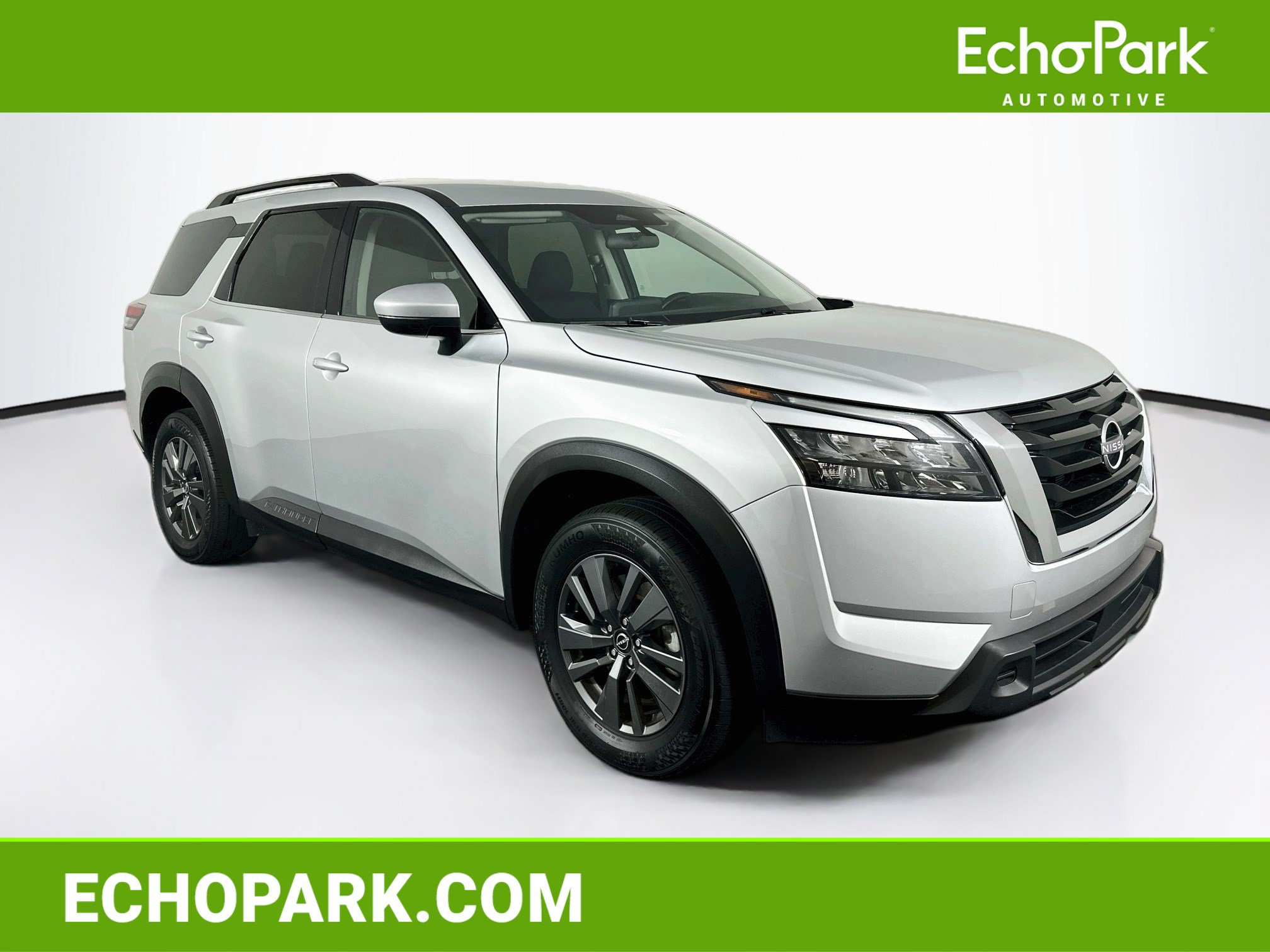 Used 2025 Nissan Pathfinder SV FWD image 1