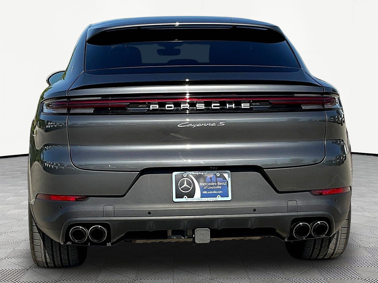 Used 2024 Porsche Cayenne S AWD/4WD image 5