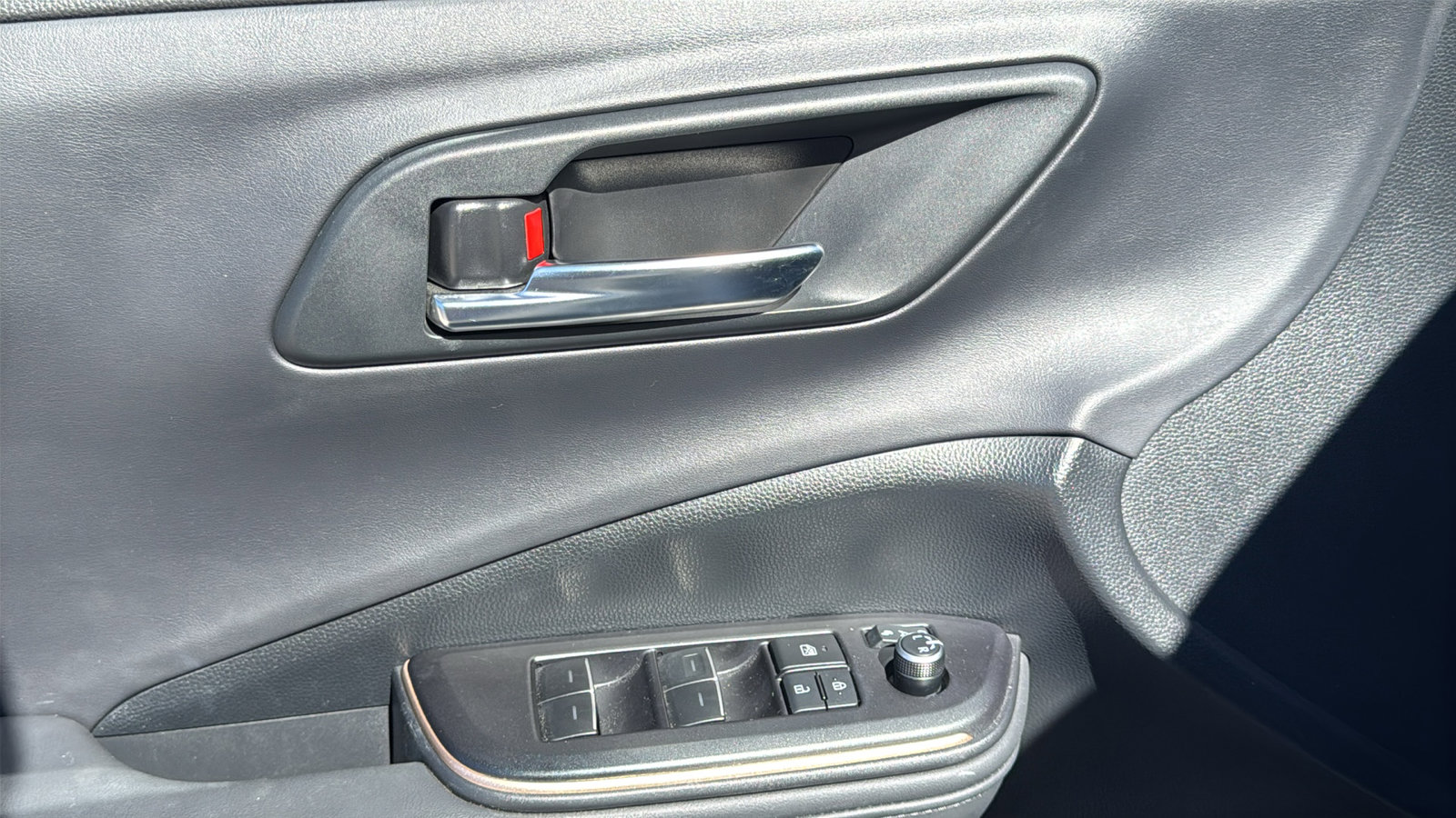 Used 2023 Toyota Crown Limited image 12