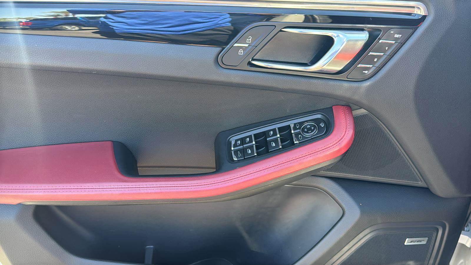 Used 2024 Porsche Macan Turbo image 8