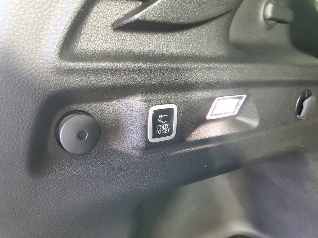 Used 2025 Jeep Grand Cherokee L Altitude image 33