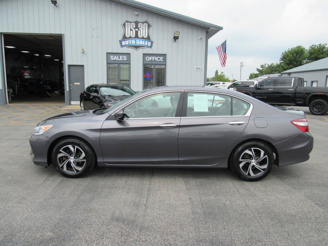 Used 2017 Honda Accord LX image 3