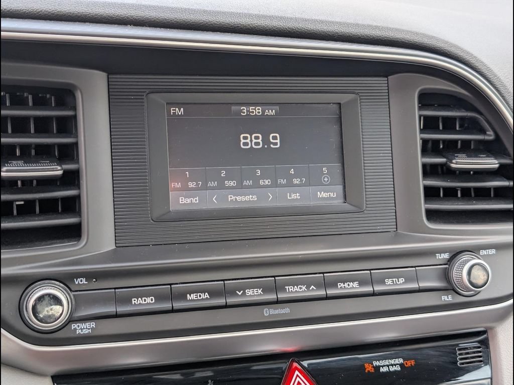 Used 2020 Hyundai Elantra SE FWD image 14