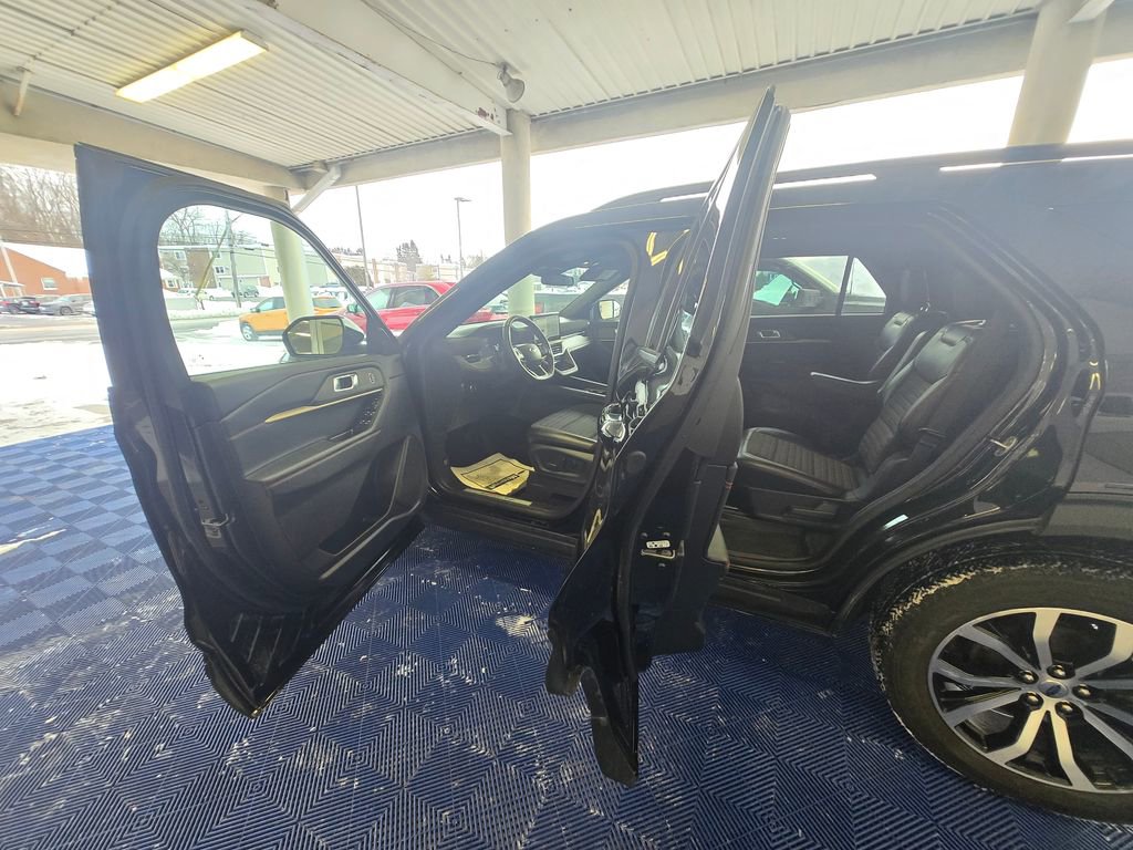 Used 2025 Ford Explorer ST-Line image 23