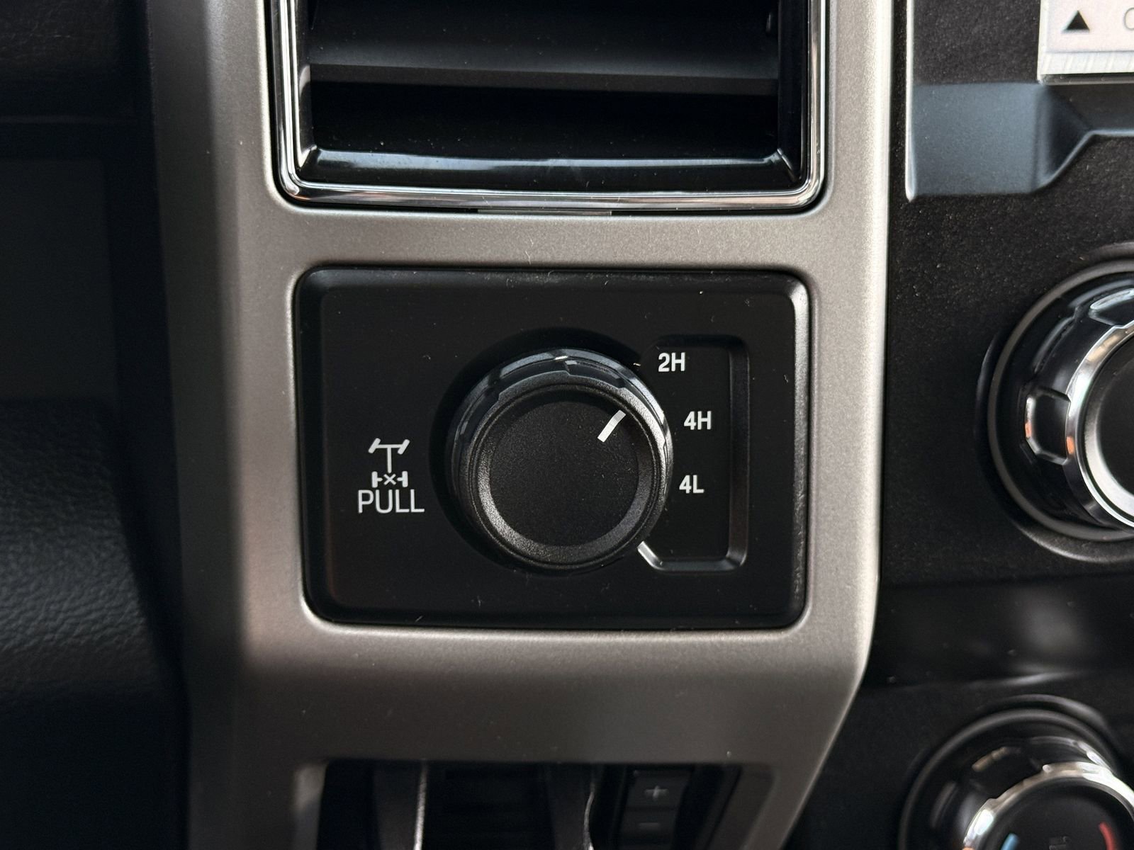 Used 2019 Ford F250 Lariat w/ Chrome Package image 19