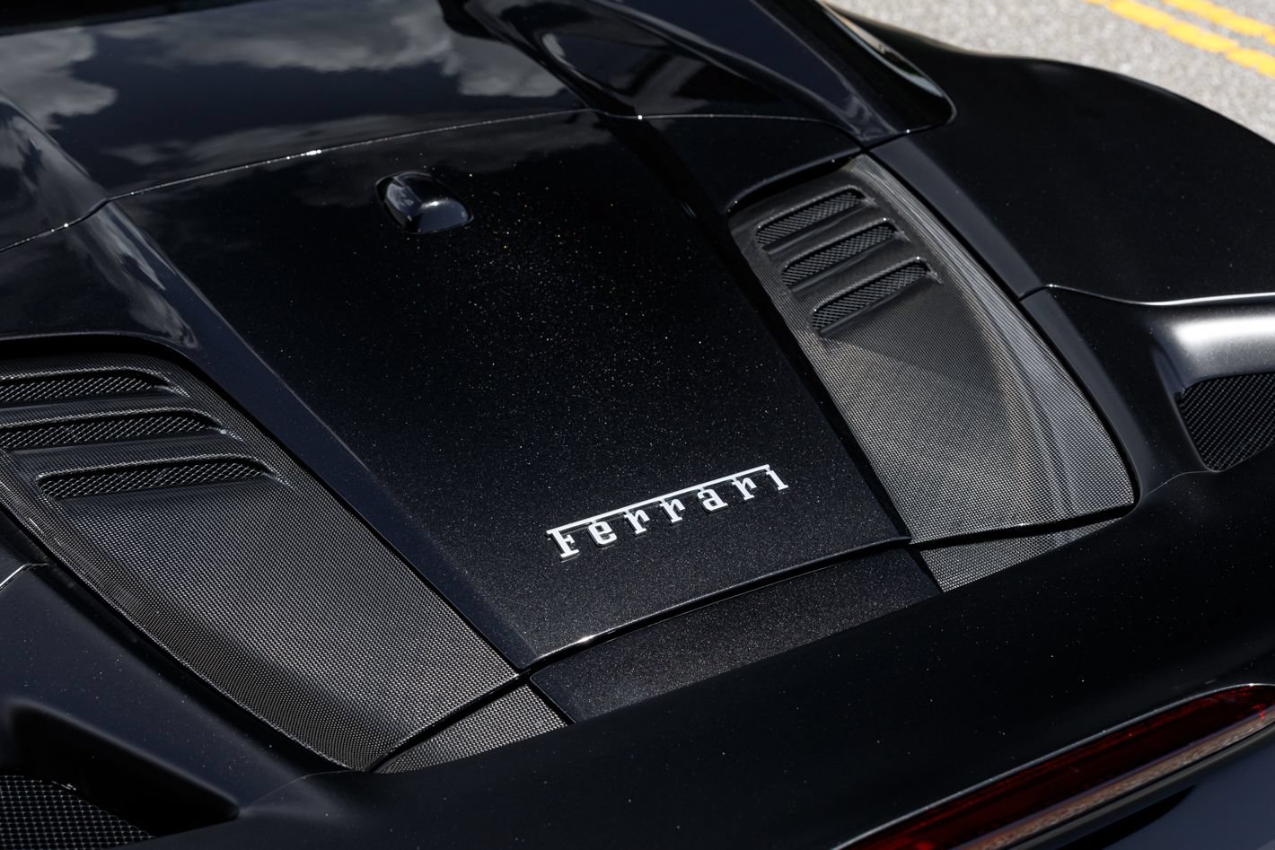 Used 2022 Ferrari F8 Tributo RWD image 16