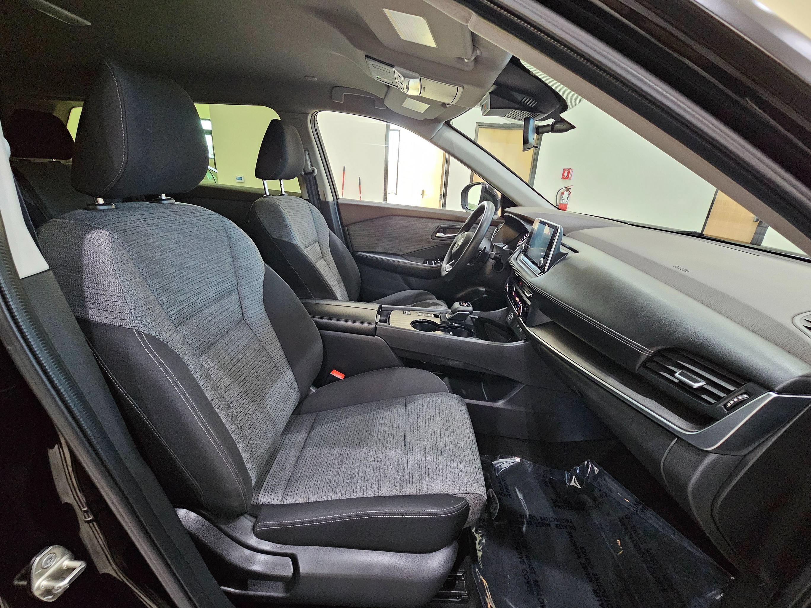 Used 2023 Nissan Rogue SV FWD image 33