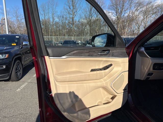 Certified 2023 Jeep Grand Cherokee Limited w/ Luxury Tech Group II image 35