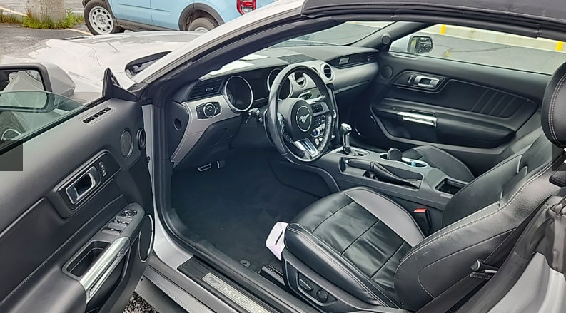 Used 2022 Ford Mustang Premium RWD image 3