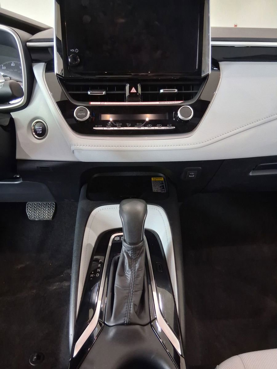 Used 2025 Toyota Corolla SE w/ SE Package image 15