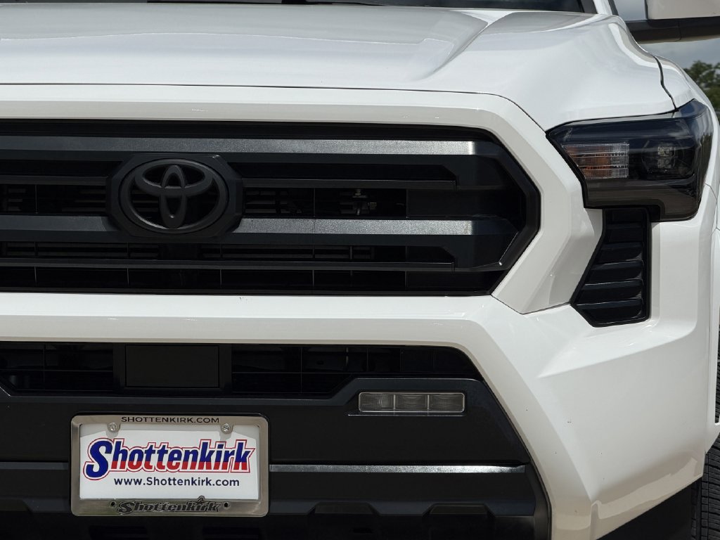 Used 2024 Toyota Tacoma SR5 AWD/4WD image 8