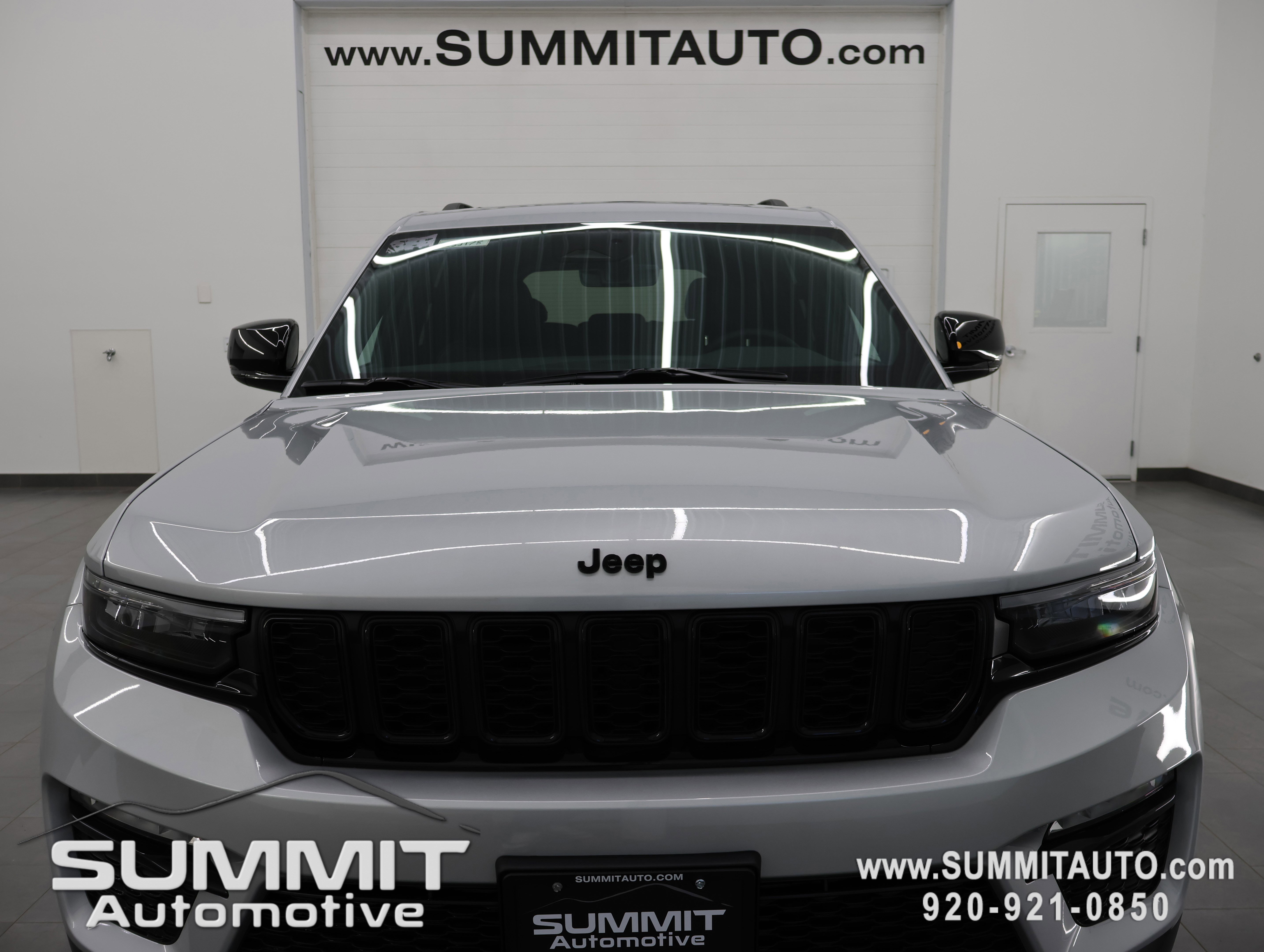 New 2025 Jeep Grand Cherokee Limited w/ Black Appearance Package image 21