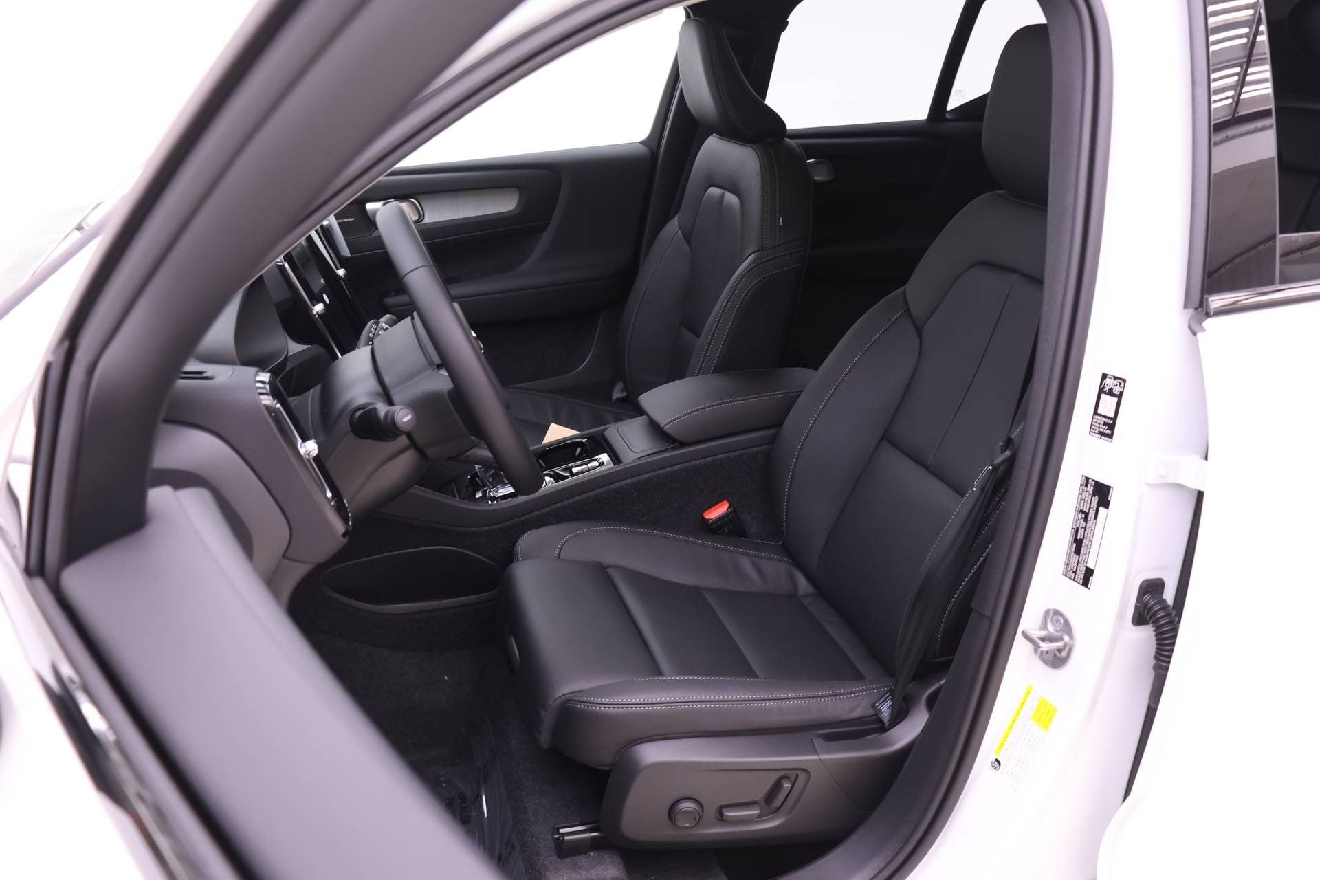 New 2026 Volvo XC40 B5 Plus w/ Climate Package AWD/4WD image 7