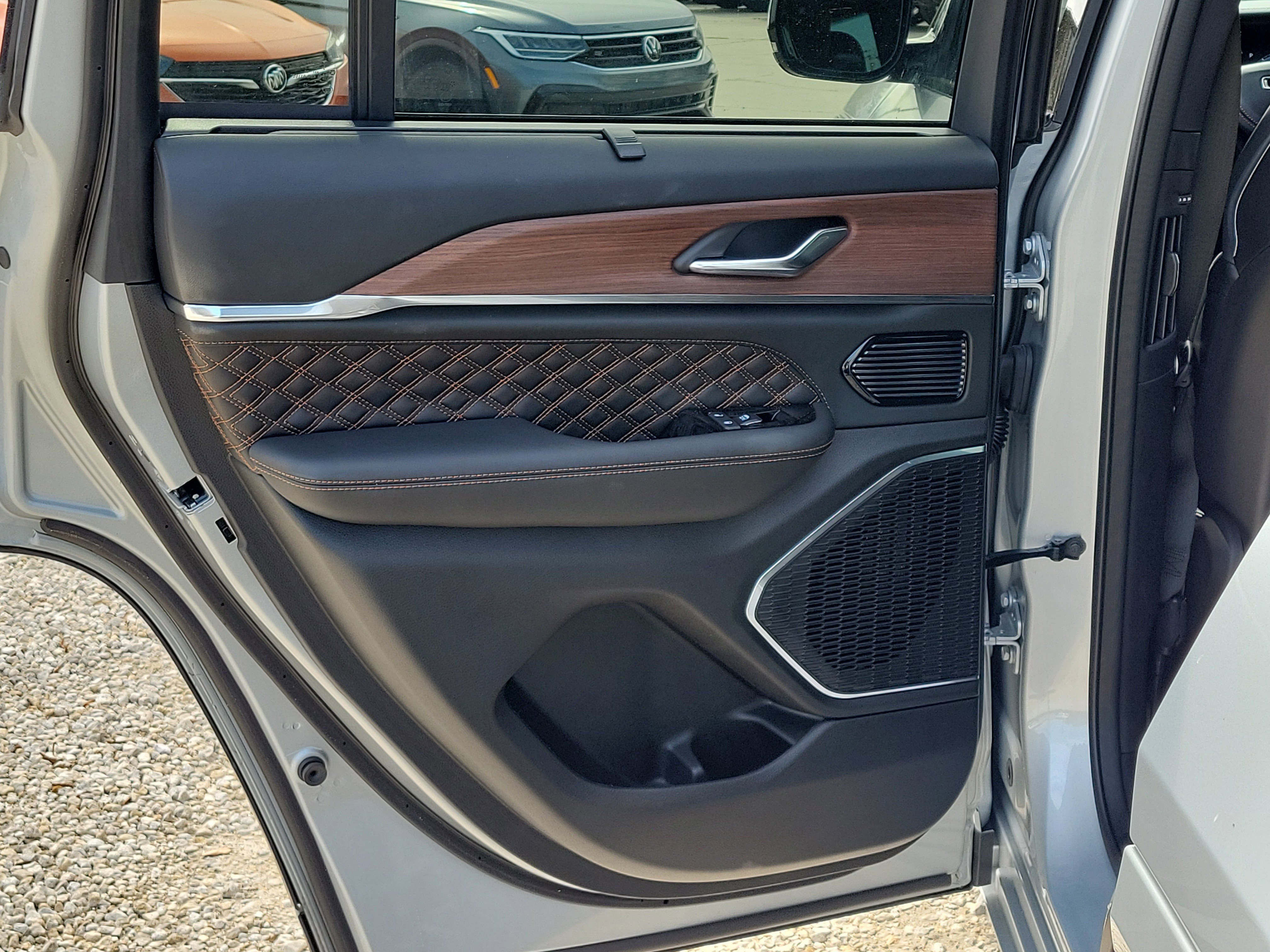 Used 2024 Jeep Grand Cherokee Summit w/ Luxury Tech Group V image 12