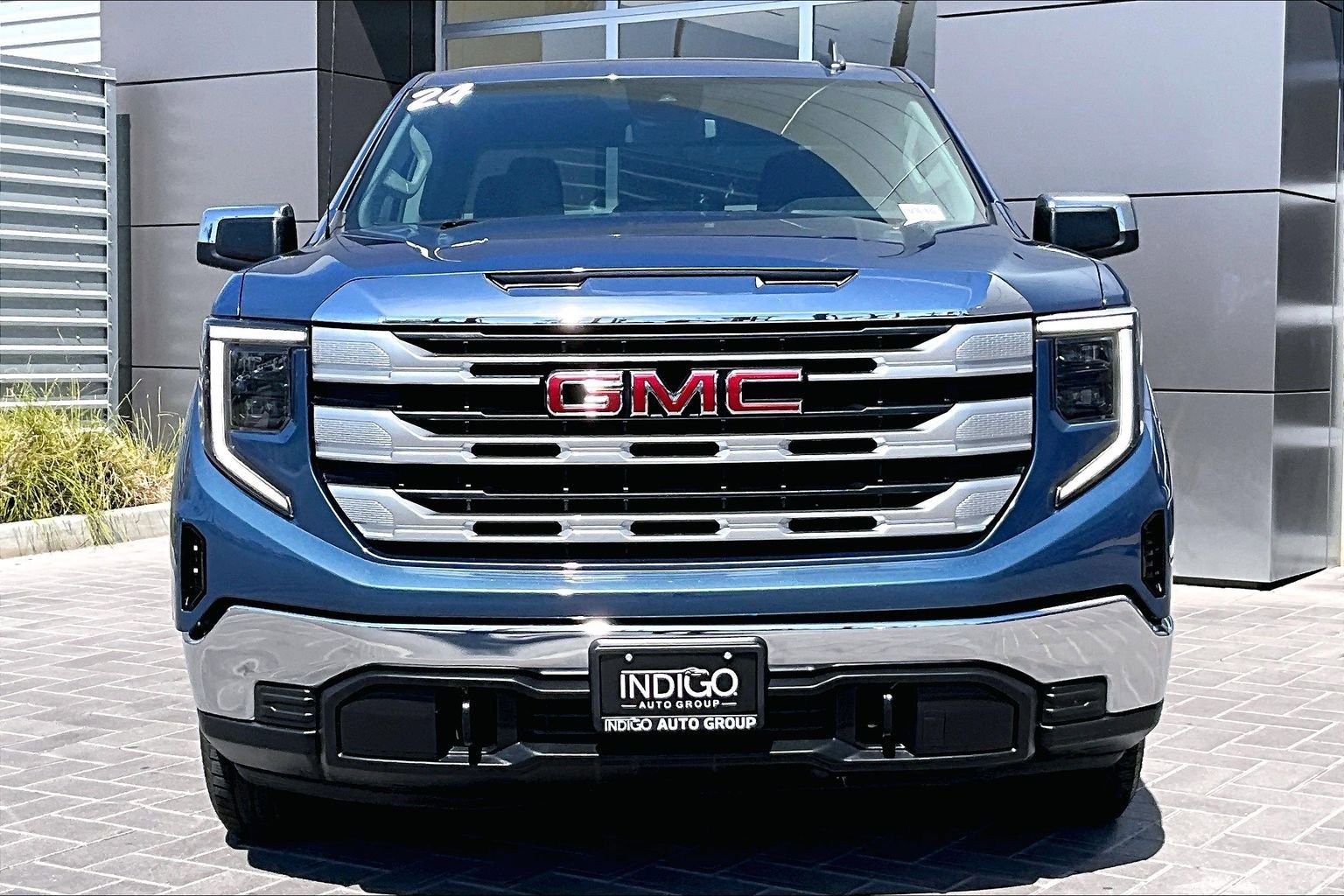 Used 2024 GMC Sierra 1500 SLE image 2