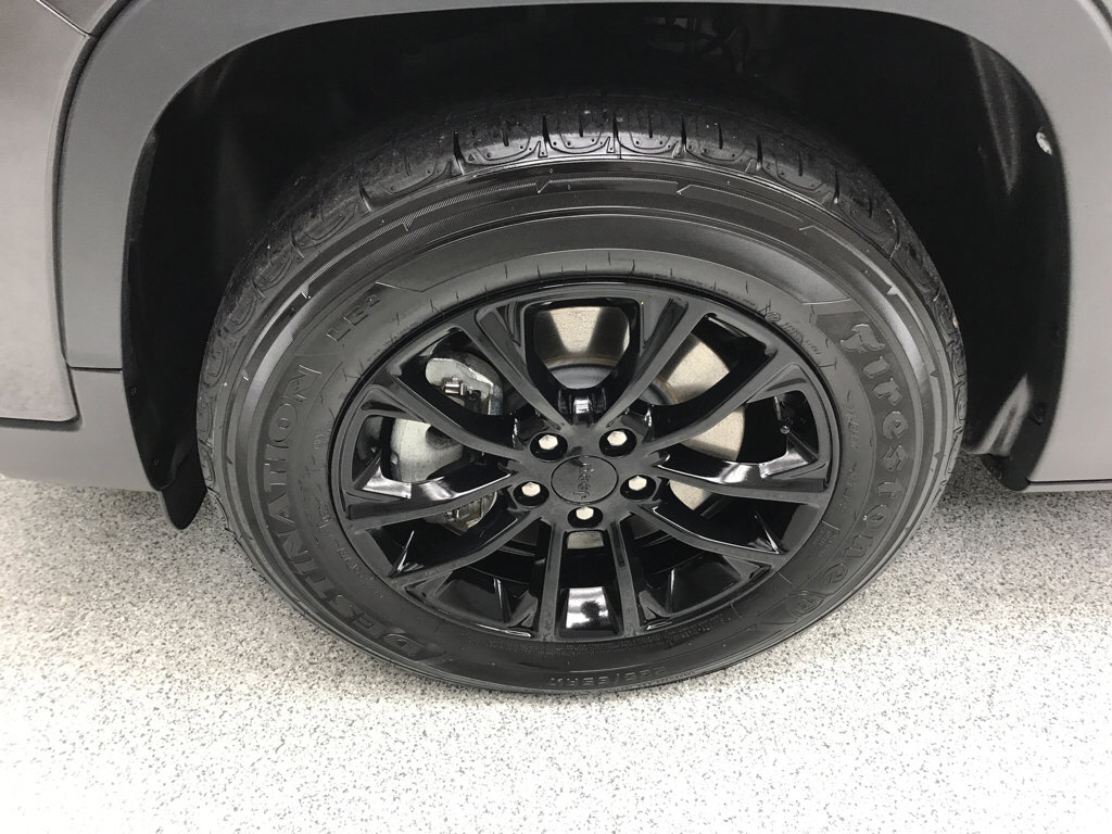 Used 2023 Jeep Cherokee Altitude Lux image 2