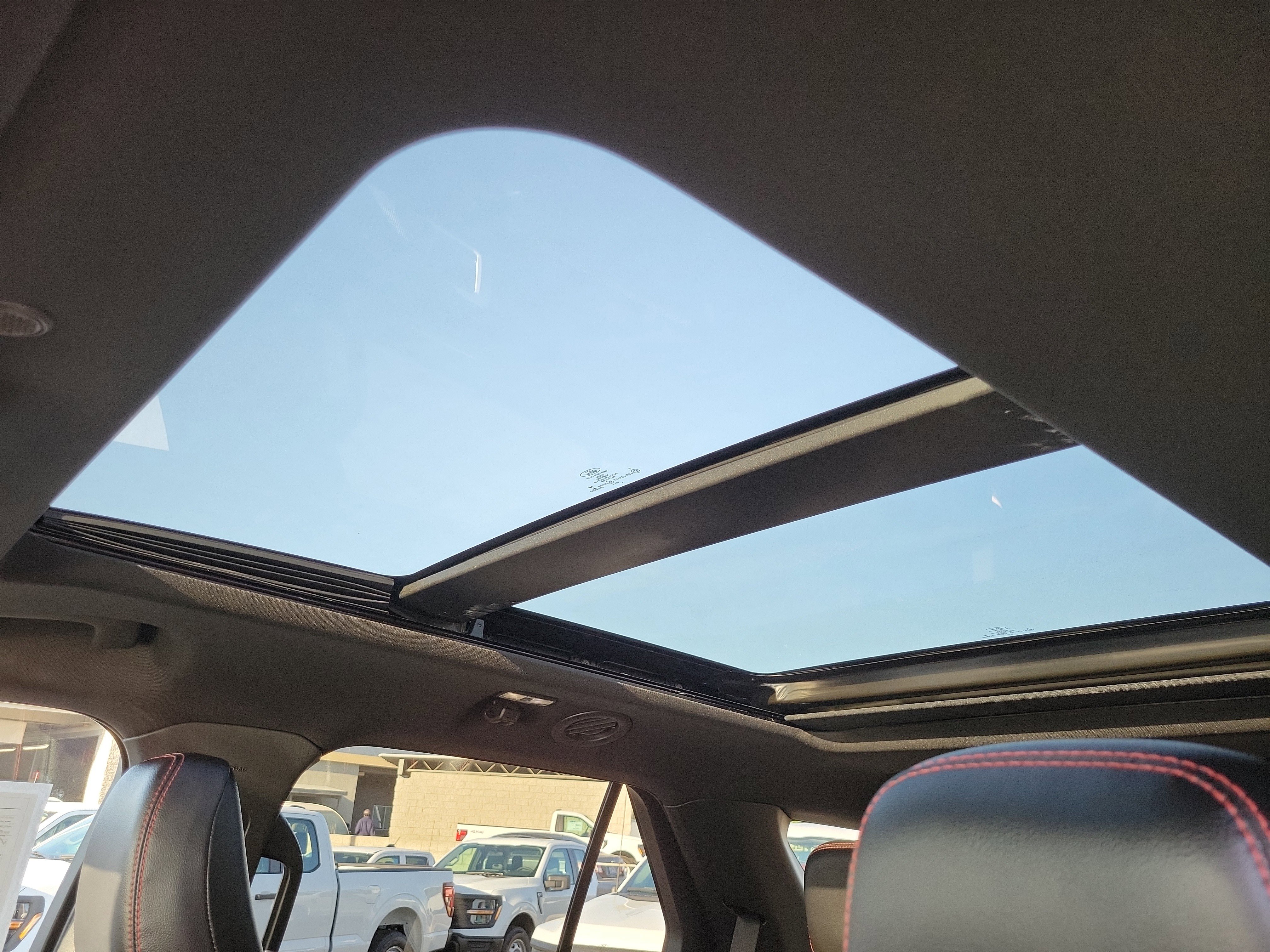 Certified 2022 Ford Explorer ST-Line w/ Class IV Trailer Tow Package image 18