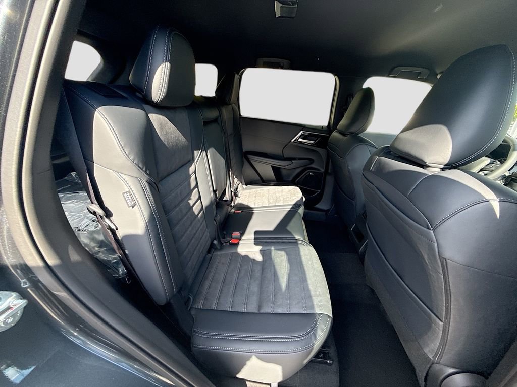 New 2026 Mitsubishi Outlander LE FWD image 25