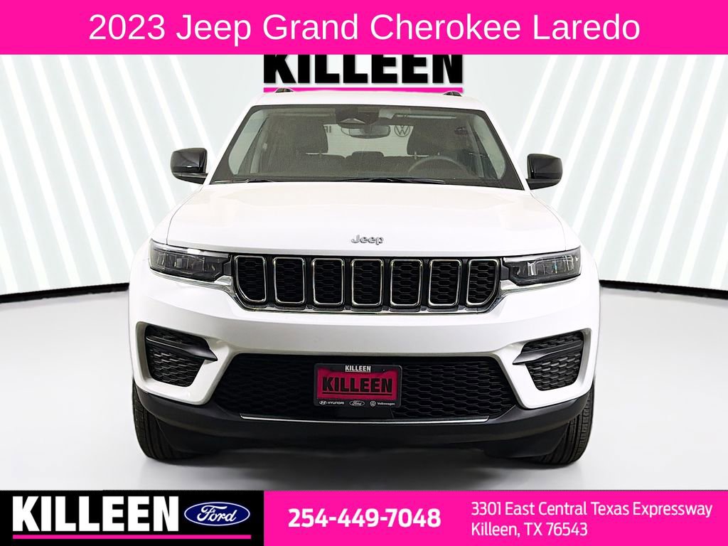 Used 2023 Jeep Grand Cherokee Laredo RWD image 2