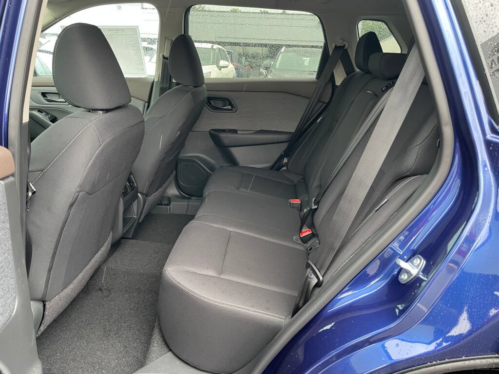 Used 2023 Nissan Rogue S AWD/4WD image 13