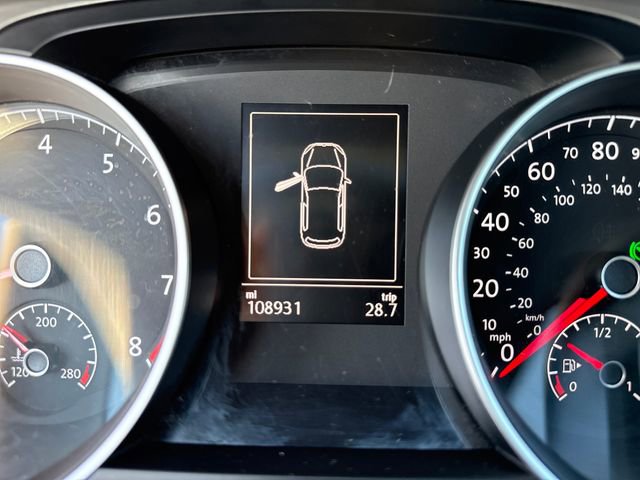 Used 2015 Volkswagen Golf S image 21