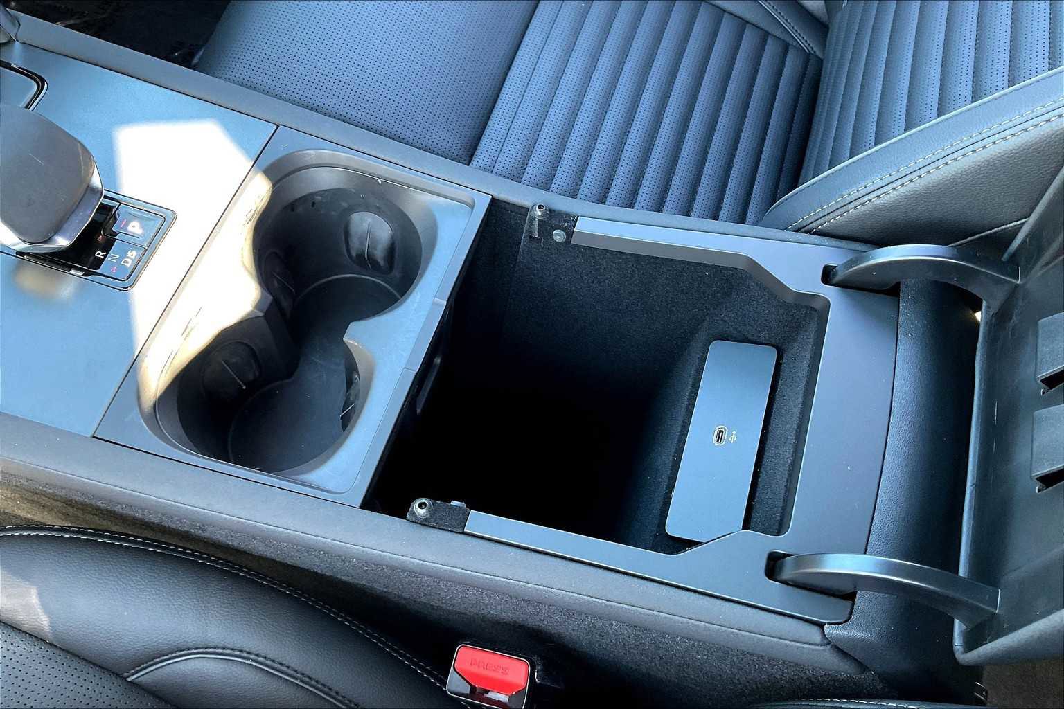 Used 2025 Land Rover Discovery Sport Dynamic SE image 39