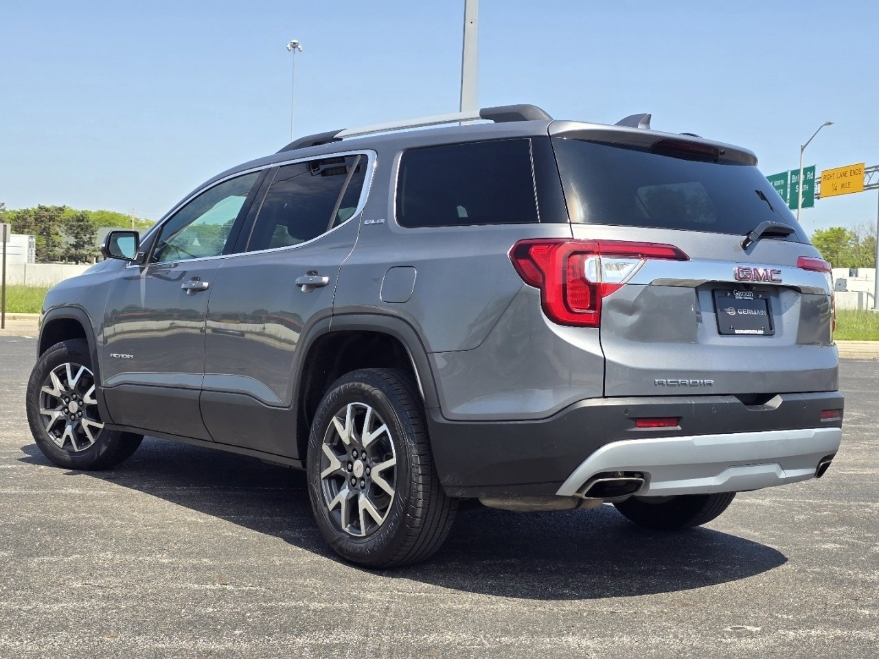 Used 2021 GMC Acadia SLE w/ Driver Convenience Package FWD image 12