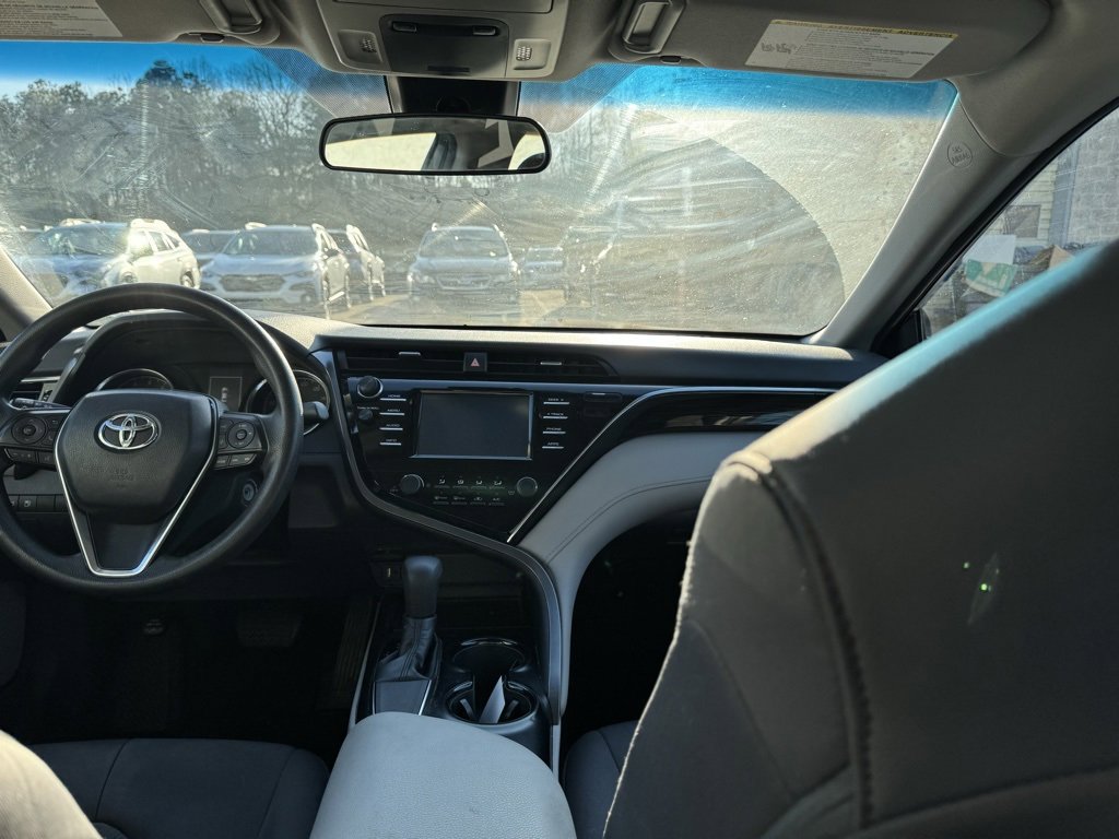 Used 2018 Toyota Camry LE image 9