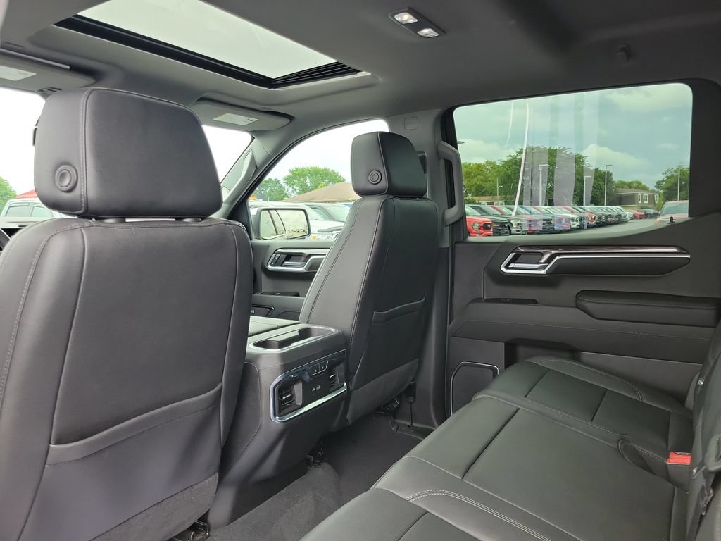 Used 2022 Chevrolet Silverado 1500 LTZ w/ LTZ Convenience Package II AWD/4WD image 16