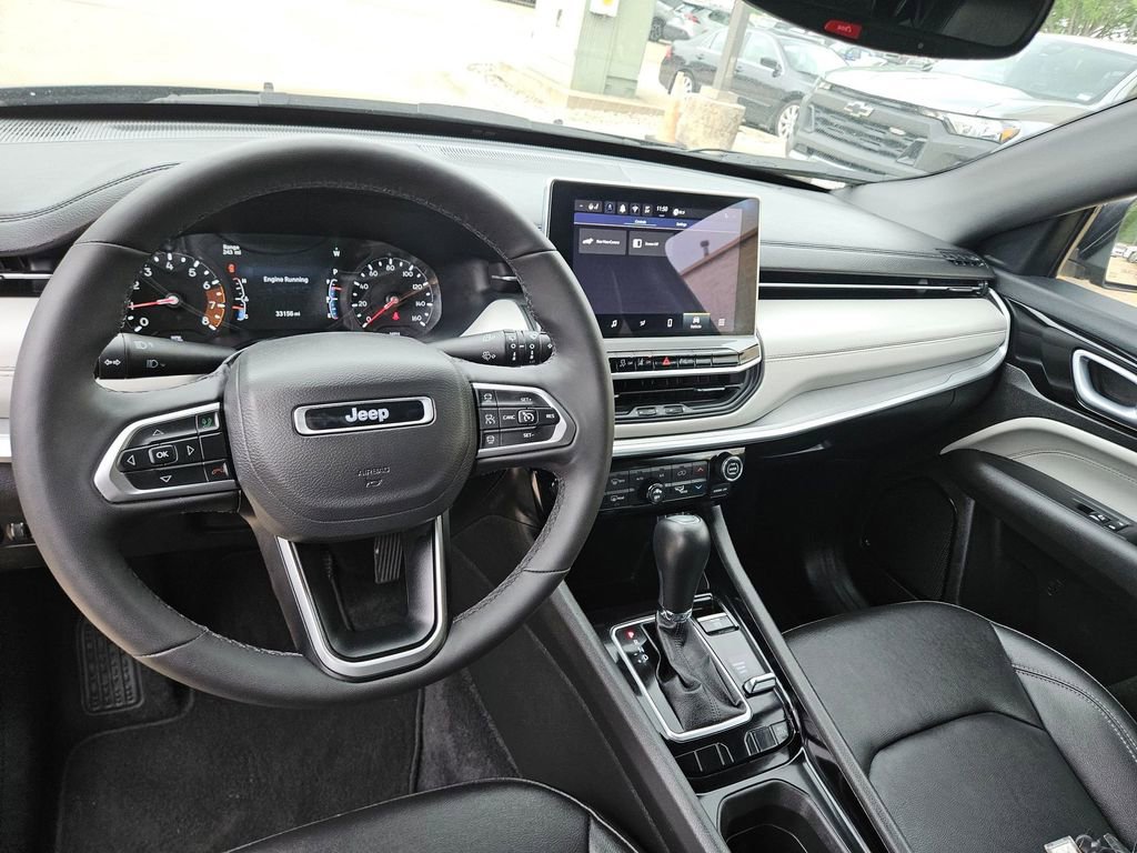 Used 2025 Jeep Compass Limited AWD/4WD image 16