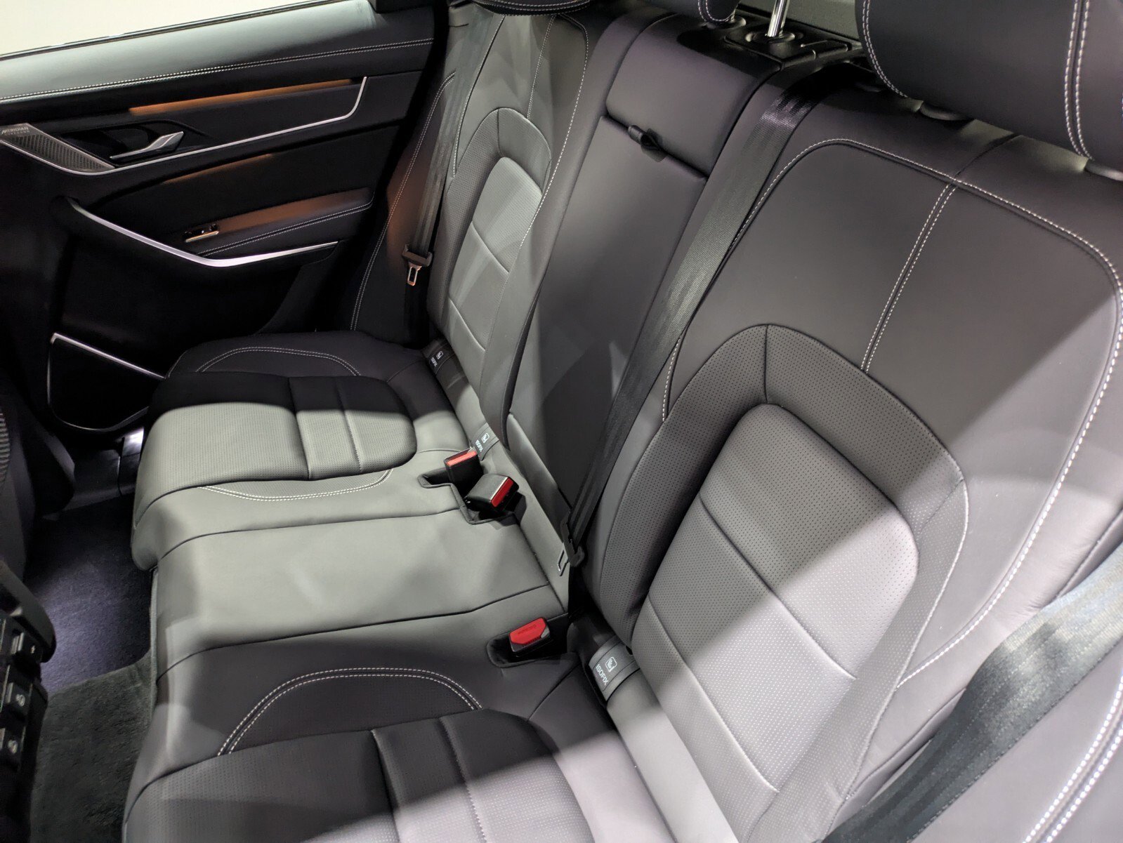 New 2026 Jaguar F-PACE R-Dynamic S image 13