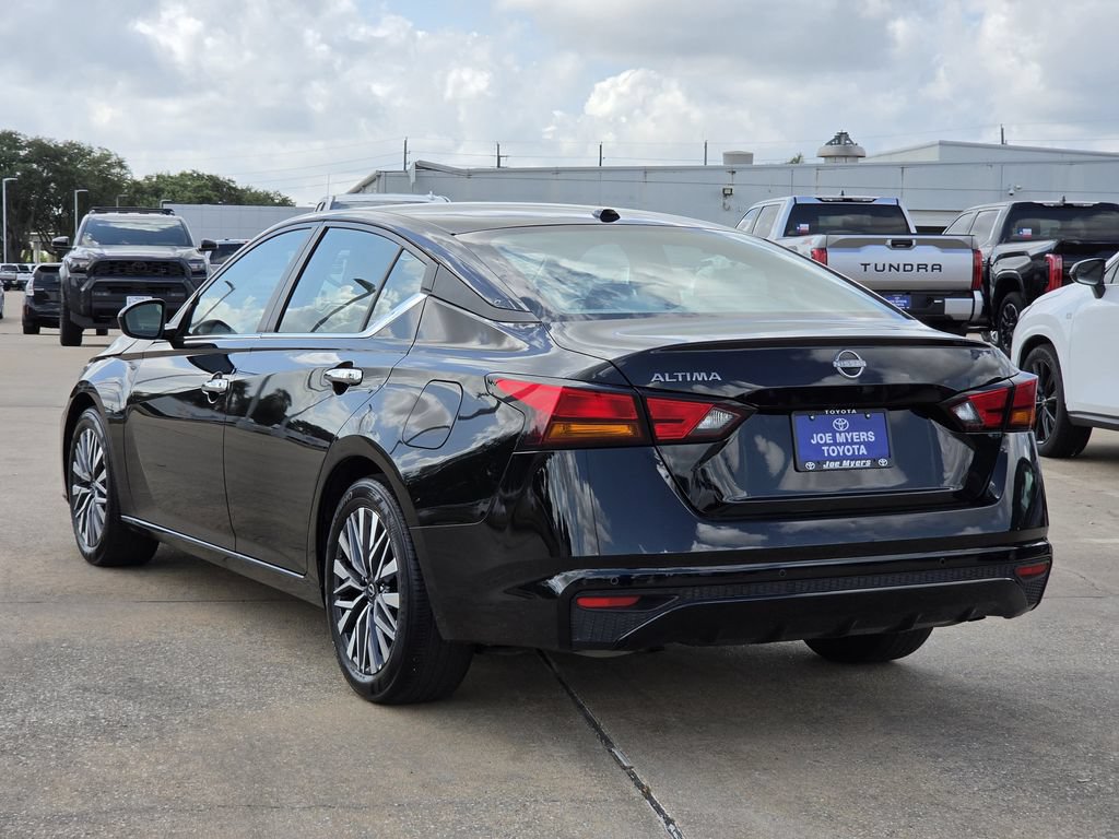 Used 2025 Nissan Altima 2.5 SV FWD image 7