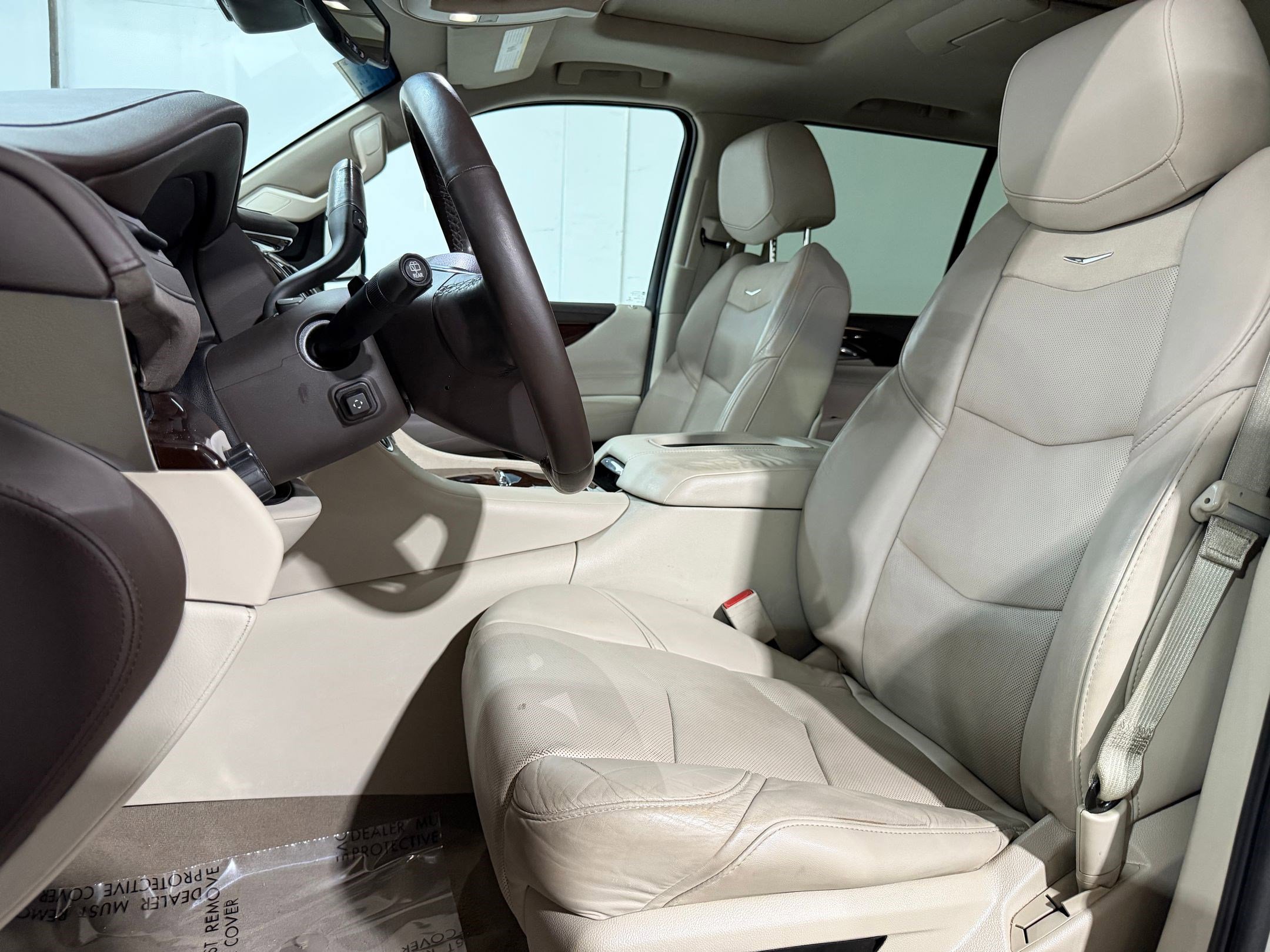 Used 2015 Cadillac Escalade Luxury AWD/4WD image 5