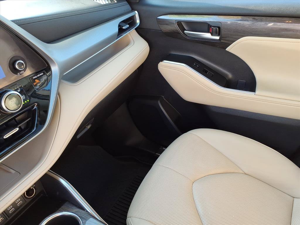 Used 2023 Toyota Highlander Platinum AWD/4WD image 36