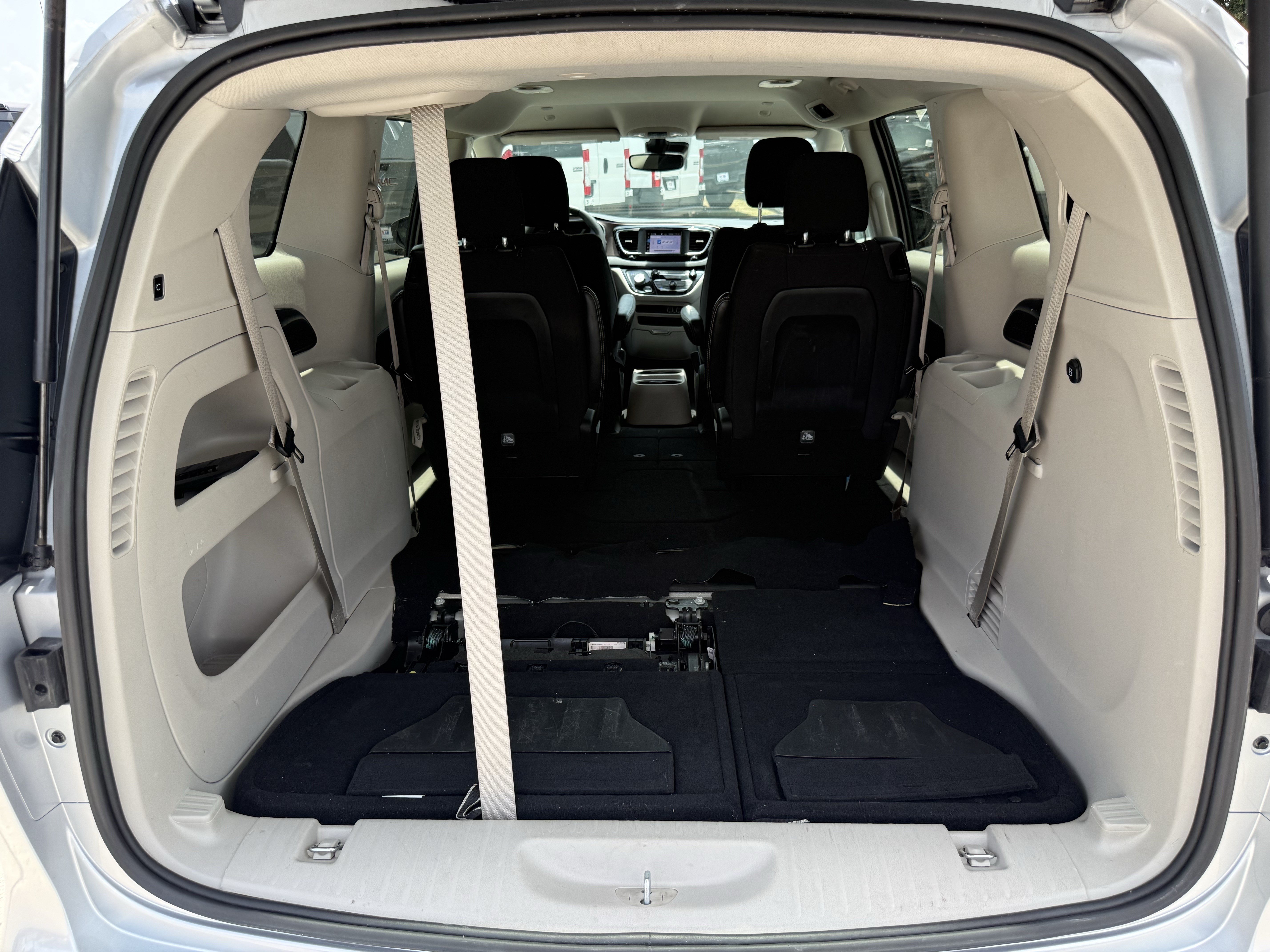 Used 2024 Chrysler Voyager LX FWD image 25