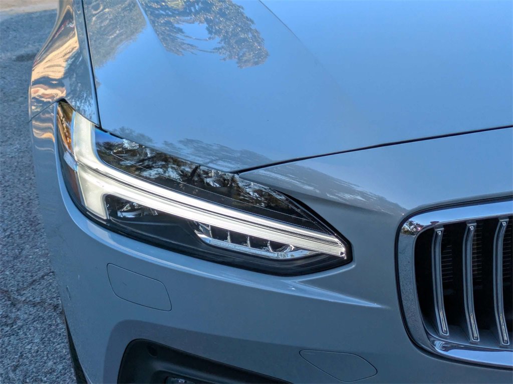 Used 2025 Volvo S90 B6 Plus image 10