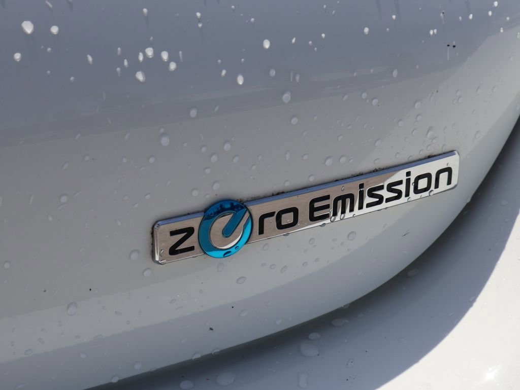 Used 2015 Nissan Leaf S FWD image 9